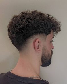 Wavy Hairstyles Men, Low Fade Curly Hair, Boys Haircuts Curly Hair, Mens Haircuts Thick Hair, Curly Fade, Man Haircuts, Hair Types Men, Fade Haircut Curly Hair, Taper Fade Curly Hair