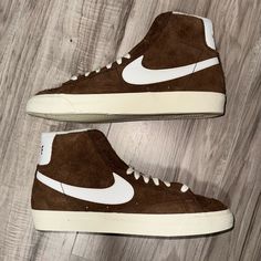 Nike Blazer Mid ’77 Vintage ‘Cacao Wow’ Dv7006-200 Women’s Size 11 Men’s Size 9.5 New In Box No Lid. Brown Mid-top Custom Sneakers With Rubber Sole, Retro Brown Lace-up Skate Shoes, Brown Suede High-top Sneakers For Streetwear, Brown High-top Skate Shoes With Contrast Sole, Sporty Brown Mid-top Skate Shoes, Retro Brown Sneakers For Streetwear, Nike Brown High-top Sneakers With Gum Sole, Nike Brown Suede Sneakers, Brown Suede Sporty Skate Shoes