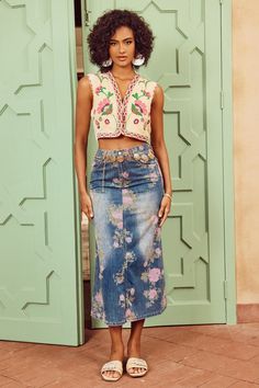 Model Measurements: Bust 93cm /32", Waist 71cm /28", Hips 102cm /40".Model Height 178/ 5ft 10, Wears Size M.A-line, High Waist, Floral Pattern, and Belt are not included.Fabric: Denim.Flattering Fit.Slightly Stretch.Color may vary due to lighting on images.Item runs true to the size chart. Please refer to our size chart for the best fit. Fitted Denim Blue Skirt For Spring, Blue Straight Leg Skirt For Spring, Spring High-waist Medium Wash Pencil Skirt, Spring Denim Blue Pencil Skirt, Spring Medium Wash Denim Pencil Skirt, Vintage Denim Blue Skirt For Spring, Spring Denim Pencil Skirt, Fitted Denim Pencil Skirt For Summer, Fitted Denim Floral Print Bottoms