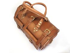 Weekender Duffle Bag – Marlondo Leather Co. Leather Overnight Bag, Leather Weekender, Veg Tan Leather, Leather Projects, Makeup Bags Travel, Mens Leather, Overnight Bag, Makeup Case, Design Skills