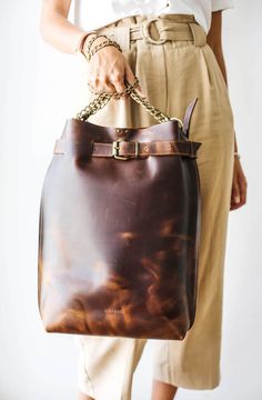 Large Laptop Leather Bag with Chain for everyday use. Perfect for work and carrying a laptop. Convertible Design. Can be easily converted from a cross body bag to a large Backpack. Dark Brown Leather Bag, Make A Bag, Handmade Leather Purse, Convertible Backpack Purse, Large Leather Bag, Leather Laptop Backpack, Brown Backpacks, Brown Leather Backpack, Backpack Laptop