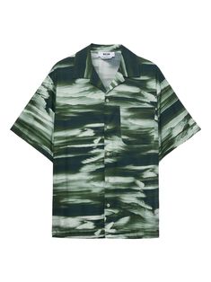 green camp collar front button fastening abstract pattern print drop shoulder short sleeves mini logo tag straight hem Collar Shirt Men, Embellished Shirt, Mini Logo, Mini Logos, Logo Tag, Custom Watch, Summer Beach Wear, Light Jacket, Shirt Pattern