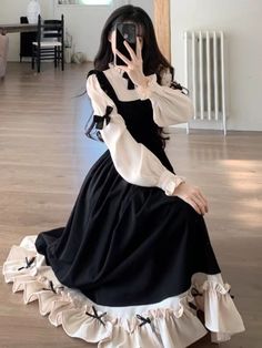 Korean Dress Ideas, Modest Girly Outfits, Mode Ulzzang, Old Fashion Dresses, Fashion Top Outfits, Cute Dress Outfits, Modest Dresses Casual, Fancy Dresses Long, Fashion Drawing Dresses