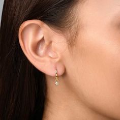 Looking for a chic and understated accessory that will complement any outfit? Our Dainty CZ Charm Hoop Earrings are the perfect choice! With their simple and tiny design, these earrings are a subtle yet stylish addition to any jewelry collection. Each hoop features a sparkling CZ charm that adds just the right amount of shimmer and shine. Crafted with the utmost care and attention to detail, these earrings are sure to become a go-to favorite for both casual and dressy occasions. Order now and en Minimalist Hoop Earrings With Lever Back Ear Wires, Dainty Teardrop Hoop Earrings, Dainty Drop Earrings With Simple Design, Dainty Hoop Earrings With Simple Design, Chain Threader Earrings, Wire Jewelry Earrings, Party Necklace, Tiny Studs, Tiny Stud Earrings