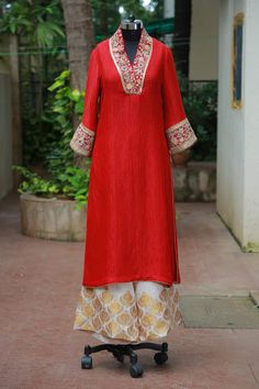 Gaji Silk Kurta Design, Banarasi Suit Designs Latest, Long Kurti Patterns, Indian Kurti Designs, Indian Women Fashion, Happy Dresses, Flair Dress, Latest Dress Design