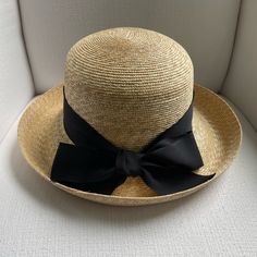 Just In Time For Summer! This Never Worn Peter Beaton Sconset Hat. Medium Brim, Leghorn Straw Classic Boater Hat For Garden Party, Elegant Cloche Hat With Flat Brim For Vacation, Classic Panama Hat For Kentucky Derby Garden Party, Classic Straw Hat For Garden Party, Hooey Hats, Leather Bucket Hat, Rabbit Fur Hat, H&m Fashion, Sun Visor Hat