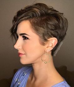 @meucabelocurto Haircut Types, Sharon Stone, Pixie Haircuts, Short Pixie Haircuts, Cute Hairstyles For Short Hair, Julia Roberts, Haircuts With Bangs, Short Hair Styles Pixie