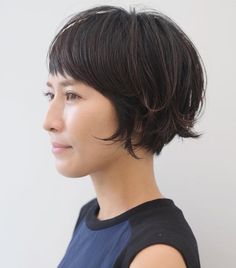 Lip-Length Messy Jagged Bixie Short Choppy Fringe, "bixie" Haircut Straight Hair, Short Angled Bob With Bangs, Pixie Hair With Bangs, Asian Short Haircut, Mod Haircut Women, Short Bangs Short Hair, Bob With Micro Bangs, "bixie" Haircut 2024