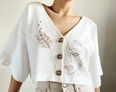 AlinedShop - Etsy Slovenia Unique Tops For Women, Unique Top Designs, Stylish Tops Fashion, Embroidery On Shirt, Italian Shop, Cotton Tops Designs, Blouse With Buttons