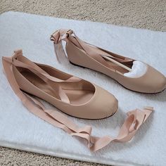 Brand New Chic Wedge Heel Flats For Spring, Chic Spring Flats With Wedge Heel, Chic Spring Wedge Heel Flats, Chic Synthetic Ballet Flats For Spring, Beige Synthetic Ballet Flats For Spring, Spring Beige Synthetic Ballet Flats, Flat Shoes Women, Ballet Flats, Loafer Flats