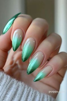 Elevate your style with spring nails. Explore fresh and trendy nail designs for the season. Find inspiration for vibrant and captivating manicures that embrace the spirit of spring. Ombre Green Nails, Green Ombré Nails, Chrome Nails Art, Green Ombre Nails, Pink Chrome Nail, Chrome Nail Design, Trendy Nail Designs, Pink Chrome Nails, Purple Nail Art