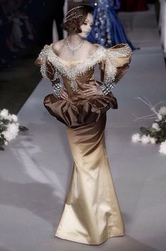 00s Mode, Runway Fashion Couture, Runway Outfits, Christian Dior Couture, Dior Couture, Mode Inspo, Mode Inspiration, Beautiful Gowns, Fancy Dresses