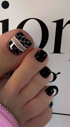 Punk Toenails, Feet Nails Design Summer 2024, September Pedicure Ideas, Fall Toenail Ideas, End Of Summer Pedicure, Trending Toe Nail Colors 2024, Nail Feet Design, Toenail Art Designs Easy, Black Toe Nails With Design