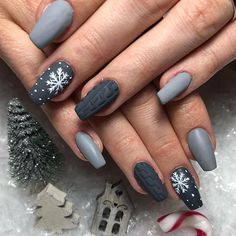 Grey Christmas Nails, Winter Nail Polish, Grey Nail Designs, Unghie Nail Art, Sweater Nails, Smink Inspiration