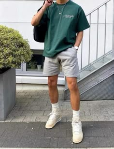 Beige Shorts Outfit, Oversized Outfit Men, Oversized Tshirt Outfit Men, Men Gym Outfit, Outfits Men Streetwear, Boyfriend Outfit, Masc Outfits, Casual Outfits Summer, Mens Shorts Outfits