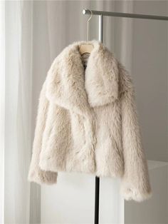 Yipinpay 2023 Faux Fur Coat Women Cropped Fluffy Jacket For Women Beige Winter Women's Cold Coat Long Sleeve Warm Heavy Jackets – yipinpay Cropped Fluffy Jacket, Short Sleeve Coat, Cropped Faux Fur Coat, Womens Faux Fur Coat, Fuzzy Coat, Outfits Baggy, Fluffy Jacket, Heavy Jacket, Jacket For Women