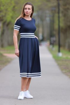 This comfortable jersey dress in a sporty midi length is perfect for any casual occasion. The dress comes in a navy color and features convenient pockets for added functionality. It is made from a soft and stretchy jersey fabric, ensuring maximum comfort and a perfect fit. Whether you're running errands or meeting friends for lunch, this dress is a versatile choice that will keep you looking stylish and feeling comfortable. Care for this dress is easy and hassle-free. It can be machine-washed on a gentle cycle using a mild detergent and cold water. Avoid using bleach or fabric softeners, and do not tumble dry. Instead, lay it flat to air dry or hang it up on a hanger to preserve its shape. To remove any wrinkles, simply iron on a low heat setting. With proper care, this dress will remain a Boho Denim Dress, Blue Stripe Dress, Long Jersey Dress, Blue Dresses For Women, Orange Dress Summer, Green Summer Dresses, Long Striped Dress, Summer Midi Dress, Short Noir