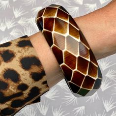 1980's Fat Round Plastic Bangle, Brown Geometric pattern measurement: Internal diameter 65 mm Wide: 25mm More brown bangles: 🤎https://juicyfruitbrooches.etsy.com/nl/listing/1523008645/vintage-1980s-bangle-navajo-style 🤎 https://juicyfruitbrooches.etsy.com/nl/listing/1318228451/brown-vintage-bangles-set-of-3-leopard Plastic Bangles, Navajo Style, Geometric Bracelet, Fruit Jewelry, Chunky Bracelet, Vintage Bangles, Juicy Fruit, Chunky Bracelets, Retro Jewelry