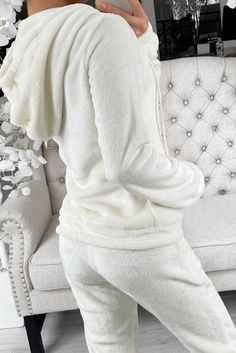 White Fleece Hoodie and Pants Sportswear Winter Loungewear Sweats With Drawstring, Winter Sweats With Drawstring For Loungewear, Winter Tracksuit With Kangaroo Pocket, Cozy Hooded Fleece Sweats, Hooded Fleece Sweatshirt For Loungewear, Cozy Fleece Hoodie Sweats, Cozy Fleece Hooded Sweats, Cozy Fit Fleece Hoodie For Loungewear, Comfy Fleece Hoodie For Loungewear