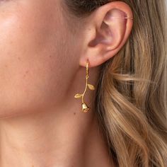 These antique-inspired statement earrings feature a golden rose in bloom and two leaves. Finished with a huggie hoop, these earrings are crafted in 14k gold plated sterling silver. AAA grade CZ stone.  MATERIAL  ☽ Main Material: 925 Sterling silver ☽ Finish: 14K Yellow Gold  MEASUREMENTS  ✡ Earring size: 44x11mm ✡ Hoop Size: 7.5mm in diameter    SHIPPING  Order processing time: 1 - 3 working days for in-stock items, or 4 - 5 weeks for solid gold / custom orders.    UK Shipping: 1 - 2 working day Gold Dangle Flower Earrings With Rose Design, Gold Earrings With Roses, Pink Jewelry Box, Silver Statement Earrings, Gold Dangle Earrings, Jewellery Gifts, Hoop Earrings Gold, Stone Material, Rose Vintage