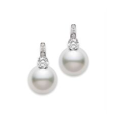 This pair of Mikimoto earrings is part of the South Sea collection. Set in 18kt white gold, each earring features a curved line of channel-set diamonds that finish with a single round diamond and drops a creamy South Sea pearl. Your traditional look will dazzle in these Mikimoto earrings. Mikimoto Earrings, Diamond Pearl Earrings, Pearl Diamond Earrings, Pearl Diamond Pendant, Titanic Jewelry, Golden South Sea Pearls, Gold Link Chain, Pearl And Diamond Earrings, Sea Pearl