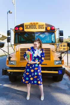 Magic School Bus Costume, Mrs Frizzle Costume, Ms Frizzle Costume, School Bus Costume, Frizzle Costume, Halloween Diy Costume, Feminine Style Girly, Planet Dresses, Charleston Fashion