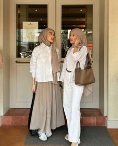 Casual Hijab Outfit Rok, Ootd Knitwear Hijab, Hijab Minimalist Style, White Skirt Outfit Hijab, Hijab Skirt Outfit, Outfit Bali