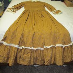 Great Handmade Cotton Pioneer Prairie Dress with Bonnet & Purse, Cotton Fabric & Lots of it, the Dress is very Full A Petticoat Skirt would look great under the dress. Back as Zipper From top neck to bottom zipper 19",  Flat Measurements: Armpit to Armpit 18", Length from Back Center of Neck to Bottom Hem 55" , Sleeve Length Under Armpit to End of Sleeve 15", Waist 14",  Bottom Width of Dress 8' Very Full   Bonnet 11" Wide Flat Bill On Bonnet 5"    Great for Halloween or Clothing Wore During Western Frontier Times Please Check your Measurements as I do Not do Returns! Thanks  Very Good Condition (968) Vintage Full Skirt Costume Dress, Vintage Full Skirt Dress With Ruffles, Retro Dresses With Ruffles And Full Skirt, Fall Full Skirt Dresses With Ruffles, Fitted Petticoat For Dressmaking, Cotton Ruffle Dress With Full Skirt, Fitted Peasant Style Wedding Dress, Fitted Peasant Wedding Dress, Prairie Daywear Dresses With Ruffles