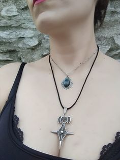 PLEASE read my shop announcement before placing an order so you know what to expect right now. Plus, when ordering from outside Europe, don't forget to provide a phone number for the courier to ensure the fastest and smoothest delivery. Simple celestial labradorite necklace in antique silver color / stainless steel chain, AAA quality gemstone, with a stunning flashy dark blue shine, perfect pendant necklace for any magical boho outfit to layer with other necklaces and chokers. I wanted a very sh Moon And Star Necklace, Celestial Pendant, Star Necklace Silver, Boho Outfit, Labradorite Necklace, Labradorite Necklaces, Celestial Jewelry, Moon And Star, Teardrop Necklace