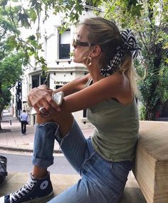 Surfergirl Style, Urban Outfitters Style, Jeans Converse, Edgy Woman, Converse Outfits, Casual Edgy, Urban Apparel, Jeans And Converse, Denim Outfits