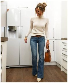 Bootcut Jeans Outfit, Classic Style Outfits, Mode Casual, Casual Work Outfits, Jeans Boyfriend, Elegant Outfit, Outfits Casuales, Get Dressed, Jean Outfits