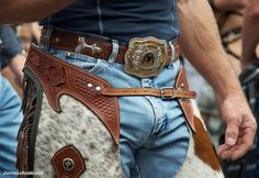 #rodeochaps Cowboy Aesthetic, Wilde Westen, Estilo Country, Cowboy Up, Country Men, Baby Cowboy, Poses References, Cow Boy, Country Boys