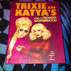 there is a book with two women on it that says, trixie and kayya's guide to modern hollywood