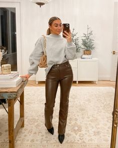 Brown Leather Pants Outfit, Brown Leather Pants, Professional Outfit, Corporate Style, Winter Dress Outfits, Christmas Party Outfits