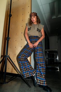 GILF Wide Leg Trousers in Blue + Brown – Dressed in Lala Free People Plaid Pants, Midsize Vintage Fashion, Orville Peck Concert Outfit, Artsy Business Casual, Grunge Work Outfit, Gender Queer Fashion, Eclectic Style Clothing, Tomboy Women, Dyke Fashion