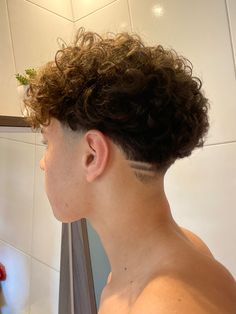 Low Fade Curly Hair, Curly Taper Fade, Fade Haircut Designs, Mens Hairstyles Curly