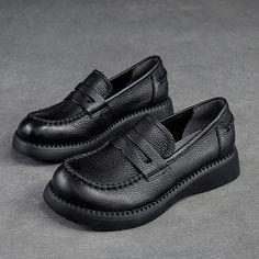 Gender: Women Type: Loafers Main Materials: Cowhide Lining: Pigskin Sole: Rubber Type of Closure: Slip-on Style: Daily, Casual, Retro Season: Spring, Autumn Heel Height: Low (1-3 cm) Leather Low-top Moccasins For Work, Casual Round Toe Moccasins For Work, Casual Slip-on Platform Loafers For Business, Business Casual Slip-on Platform Loafers, Office Slip-ons With Textured Sole And Round Toe, Slip-on Oxfords With Round Toe For Office, Casual Closed Toe Moccasins For Office, Office Slip-ons With Brogue Detailing And Round Toe, Fall Moccasins With Textured Sole And Flat Heel