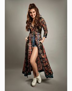 Indian Outfits Modern, Western Dresses For Girl, Tara Sutaria, Celebrity Casual Outfits, Mode Kimono, Casual Indian Fashion, Floral Print Tunic, Trendy Dress Outfits, Dress Indian Style