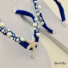 Rhinestone Starfish  Bridal Flop Flops .Wedges . Blue Wedding Shoes . Beach Wedding Bridesmaid Sandals . Flip Flops for Guests Diy Flip Flops Ideas, Sandal Diy, Shoes Beads, Beach Wedding Flip Flops, Simple Wedding Shoes, Bling Wedding Shoes, Bridesmaid Flip Flops, Ribbon Flip Flops, Botanical Arrangements