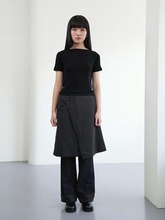 Composition : Tencel 94% Span 6%Country of Origin : Republic of Korea Fitted Black T-shirt For Work, Fem Outfits, Boat Neck, Fashion Inspo, Composition, Trousers, Top Outfits, Wool, Clothes For Women