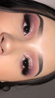 Rose Gold Makeup Looks, Rosa Make-up, Gold Makeup Looks, Mekap Mata, Prom Eye Makeup, Rose Gold Makeup, Pink Eye Makeup