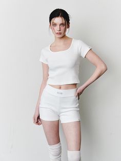 These are shorts that can be worn daily with a comfortable ribbed fabric. This is an item from the ASURA basic line with a prominent brand label on the waist and hem.- Comfortable to wear with waist banding- Brand label attached to the bottom- Contains spandex for good elasticity White Sporty Tops With Elastic Waistband, Basic White Shorts For Loungewear, Sporty White Top With Elastic Waistband, Short Ribbed Top For Spring, Basic White Shorts For Spring, White Basic Shorts For Spring, Ribbed Bottoms For Everyday Summer Wear, Summer Everyday Ribbed Bottoms, White Cotton Short Length Top