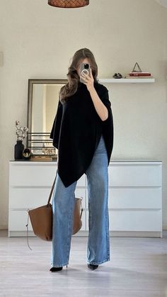 Credits to @catharinaelisabethx #OutfitInspiration #FashionTrends #StreetStyle #OOTD #StyleInspo #CasualChic #WardrobeGoals Old Money Outfit Inspo Women Classy, Old Money Chic, Outfits For Short Women, 2025 Board, Everyday Fits, Classy Winter Outfits, Chic Chic, Modest Fits, Winter Fashion Outfits Casual