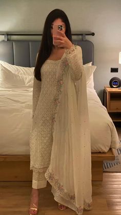 Salwar Suit Wedding Look, Suits For Women Indian For Wedding, Salwar Suit Style, White Cotton Anarkali Suits, Aesthetic Salwar Kameez, White Colour Suits Design, Aesthetic Salwar Suit, White Dress Indian Salwar Kameez, Off White Punjabi Suit