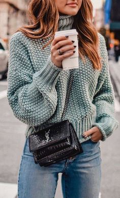 #fallfashion #autumnstyle #cozyoutfits #sweaterweather #fallvibes #ootd #fallcolors #fallwardrobe #fallinspiration #falltrends #falllooks #fallfashionista #falloutfitideas #fallstyle #fallclothing #fallaccessories #fallfashiontrends #fallfashioninspo #fallfashiongoals #fallfashiontrends2024 Crochet Fashion Boho, Winter Pullover Outfits, Comfortable Winter Outfits, Fantastic Fashion, Winter Sweater Outfits, Pullover Outfit, Mode Boho, Mode Casual, Chic Sweaters