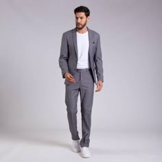 Alfaiataria moderna e sofisticada. o costume ou terno é uma peça clássica do guarda-roupa masculino, ele traz elegância e formalidade. perfeito para ambientes mais formais ou para o trabalho, unindo o clássico ao elegante. composição: 87% poliéster 11% viscose 2% elastano modelagem: slim mais ajustado ao corpo a viscose possui um toque suave, agradável e um caimento fluido, tem ótima transferência de calor, o que proporciona maior conforto especialmente em dias mais quentes. modelagem: slim tipo Terno Slim, Business Fashion, Old Money, Blazer, Plus Size