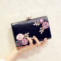 material: metal Fabric texture: PULining texture: polyesterProcessing method: embossing Carrying parts: chain handle Length 18Height 15 Thickness 4CM 预览删除 Pearl Clutch Bag, Flowers Luxury, Unique Clutch, Casual Clutch, Pearl Clutch, Luxury Clutch, New Flower, Handbags Casual, Handbags Leather