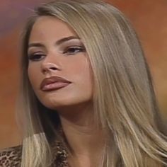 Sofia Vergara In The 90s, 90’s Makeup, Sofia Vergara Hair, 2000s Makeup Looks, 90s Makeup Look, Bombshell Makeup, Latina Makeup, 90s Makeup, Smink Inspiration