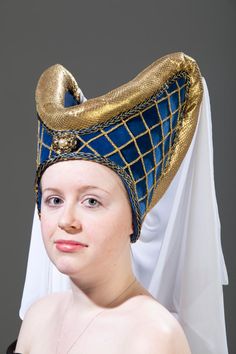 Medieval headress by hinatahousehoney on DeviantArt Medieval Headress, Medieval Hats, Medieval Fashion, Historical Costume