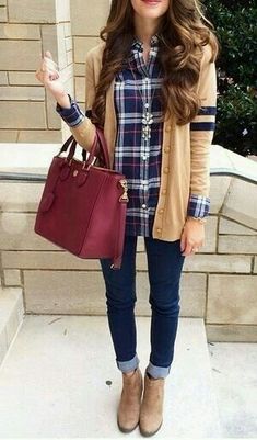 Chemise à carreaux, sac bordeau Cute Hipster Outfits, Skirt Diy, Mode Shoes, Fest Outfits, Mode Tips, Fall Outfits For School, Hipster Outfits, 가을 패션